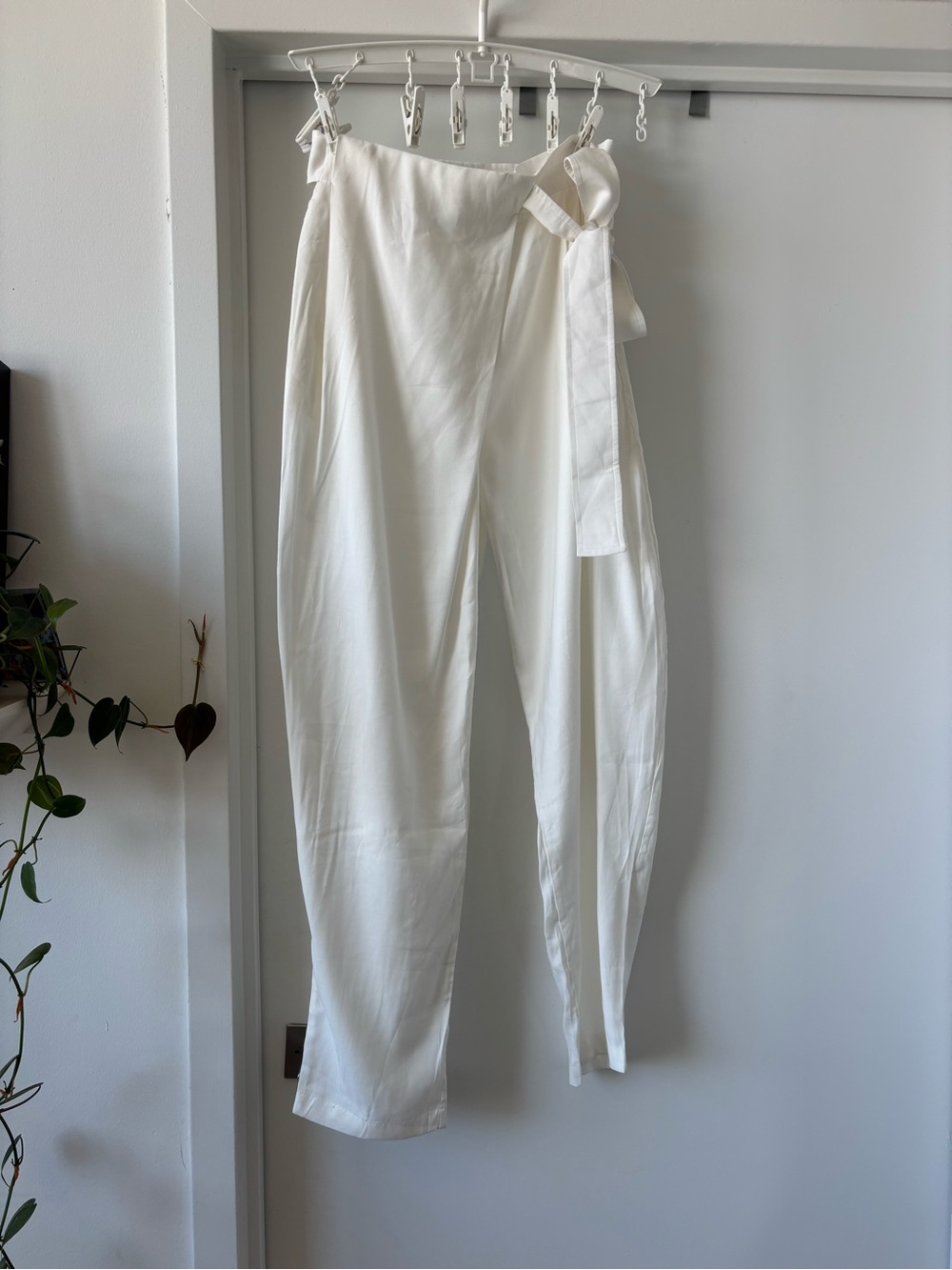 NWOT NONchalant White High-Waist Tie-Waist Trousers